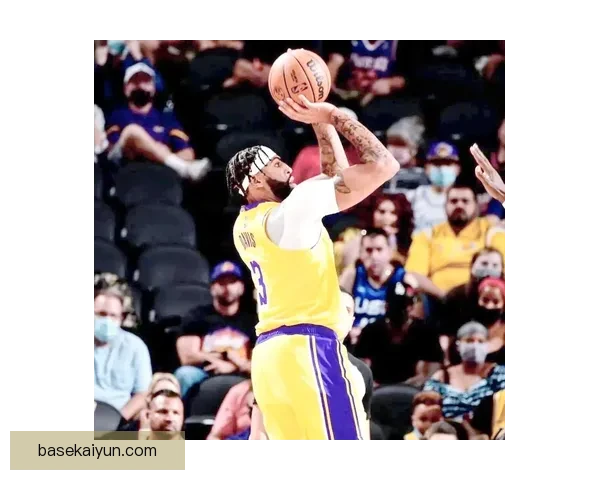 戴维斯比赛强度分析：湖人新星在困境中韧性提升，表现值得关注