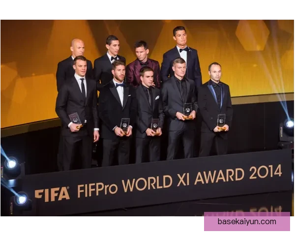 佩德里入选FIFA最佳阵容，中场表现稳健备受期待